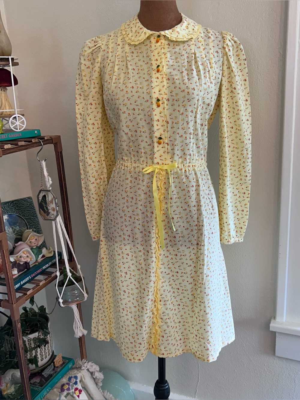Vintage Yellow Floral Lace Trim Button Down Dress w Pineapple Buttons